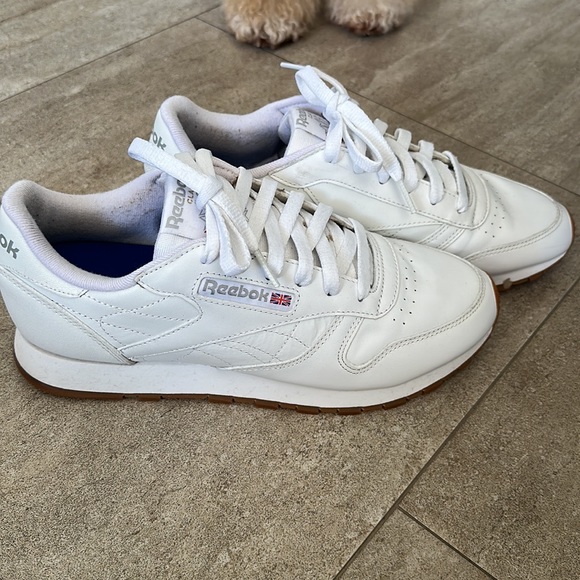 White Reebok Classics - Picture 2 of 4